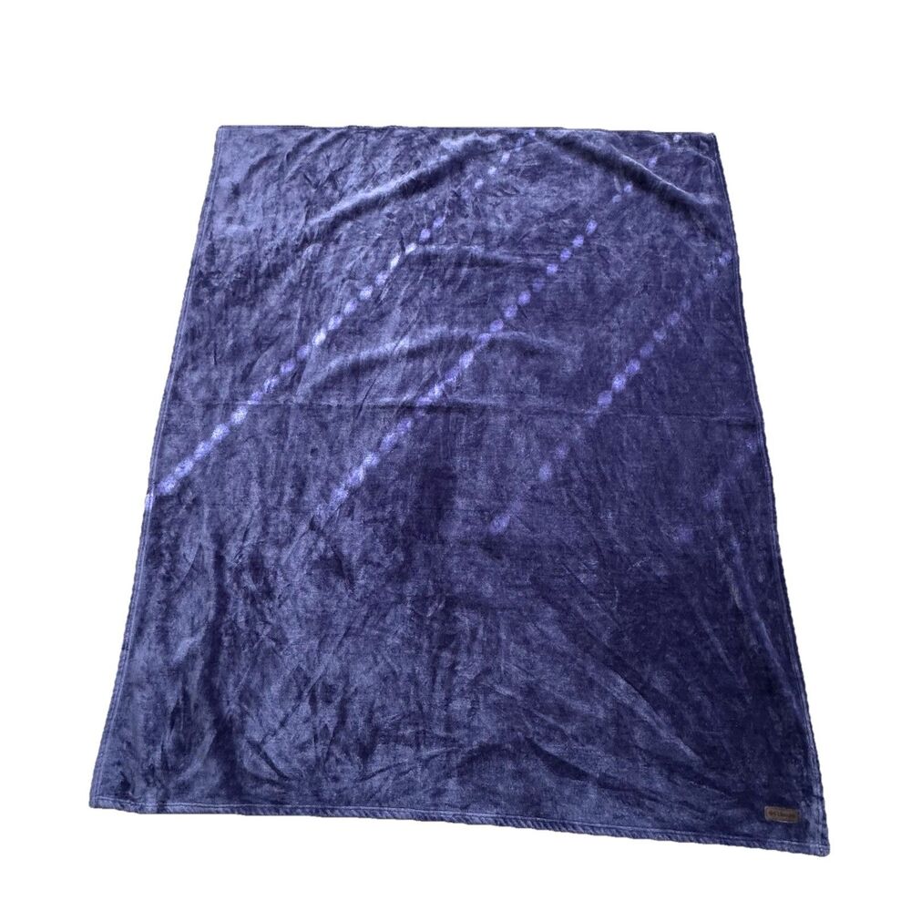 Columbia Super Soft Plush Throw Blanket Blue 50" x 60" Microfiber Fleece Relax - Picture 4 of 6